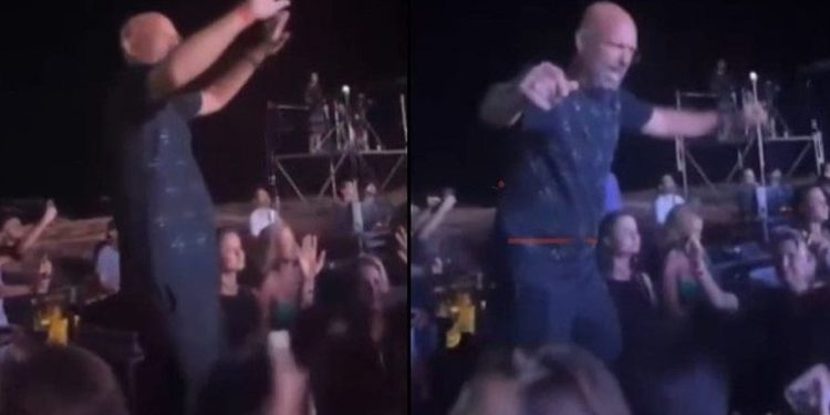 Del VIDEO/ Ish-ministri i LSI hip mbi tavolinë, Ylli Manjani “e djeg” me këngë greke…