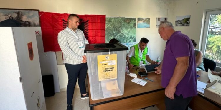 Zgjedhjet në Himarë, zyrtarët grekë presion Shqipërisë për parregullsitë…