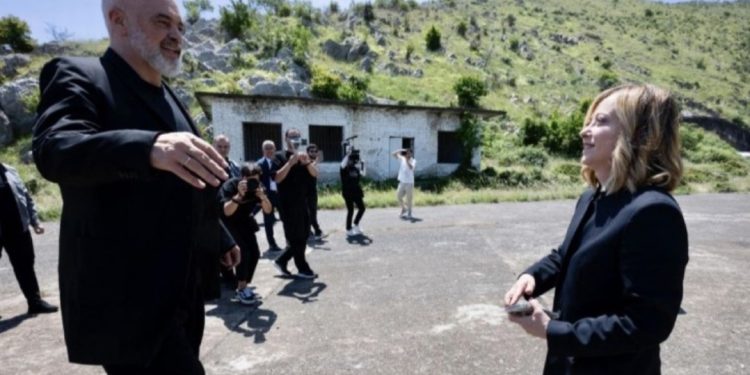 “Mos ngacmoni gratë shqiptare”/ Rregullorja drastike për italianët: Kujdes nga…