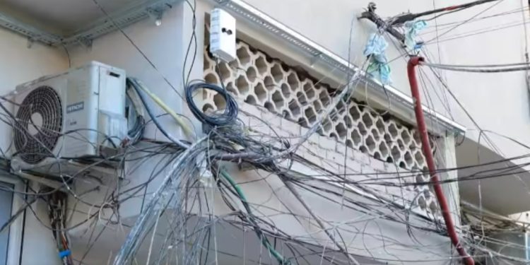 Lamtumirë kabllat e internetit si “rrjeta merimange”/ Nga sot nis aksioni në qytetin…