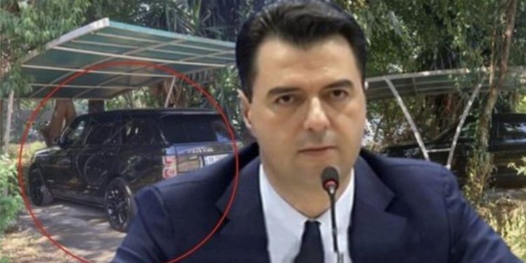 Humbi “vulën”/ Lulzim Basha i dorëzon Berishës makinën luksoze “Range Rover”…