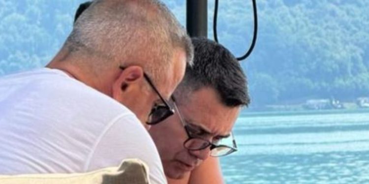 Në kërkim nga SPAK, Arben Ahmetaj shijon pushimet/ Shfaqet në plazh me…