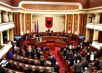 Kush janë 6 deputetët “dështakë” që paguhen kot, zero fjalë në Kuvend…