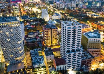 Nuk ndalen ndërtimet në Shqipëri/ Kush janë qytet me sipërfaqet më të mëdha të lejeve…