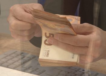 Si po ndryshon kursi i këmbimit valutor, çfarë ndodhi me Euron në “mes” të Gushtit…