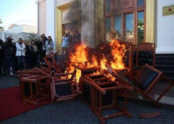 EMRAT/ Kaosi, kush janë 24 deputetët e PD-së që duhet të përjashtohen…