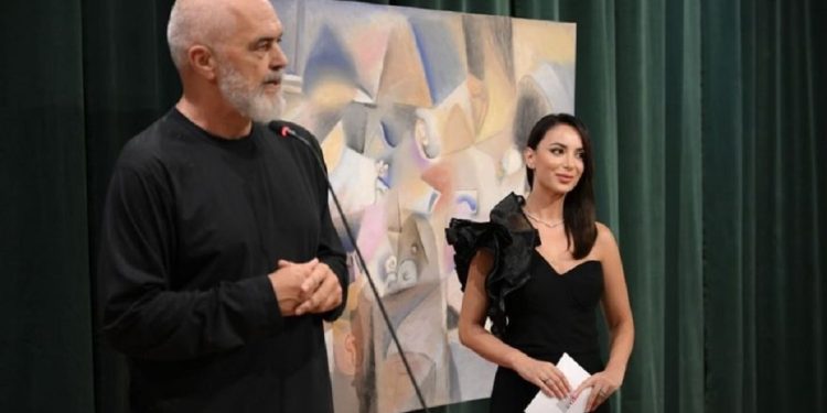 Edi Rama i beson gazetares së “Top Channel” postin në Kryeministri…