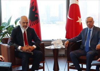 Takimi “kokë më kokë” mes Ramës dhe Erdoganit, ja për çfarë biseduan dy liderët