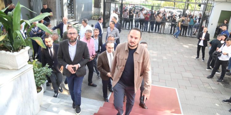 E turpshme! Salianji merr me vete “ushtrinë” e PD, Gjykata sot jep vendimin final për “Babalen”