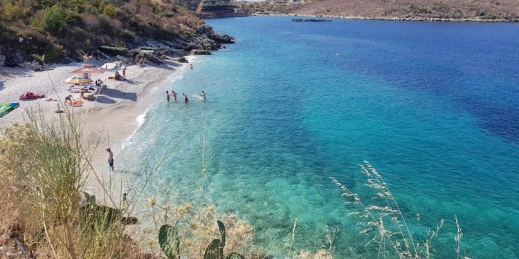 Gjithçka falas! Askush nuk e dinte: Ky është plazhi më i “veçantë” i Shqipërisë…