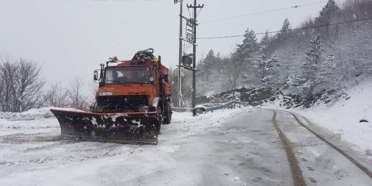 E FUNDIT/ Ulen ndjeshëm temperaturat në Shqipëri, sapo bie dëbora e parë në malin…