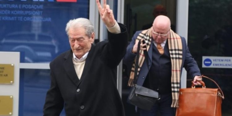 BEFASON Gjokutaj: Shqiptarët ia kanë borxh Sali Berishës, duhet urgjent që…