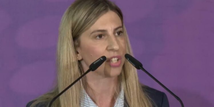 Vajza kthehet nga Greqia për t’u bërë deputete: Edi Rama është himni ynë për…