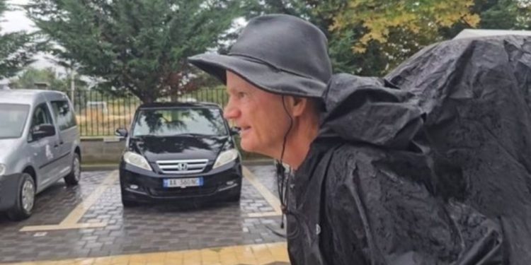 Pensionisti përshkon 2400 km në këmbë nga Gjermania në Pogradec/ Ja çfarë thotë për Shqipërinë…