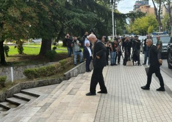 Takimi “urgjent” me kryebashkiakët socialistë, Rama mbërrin në…