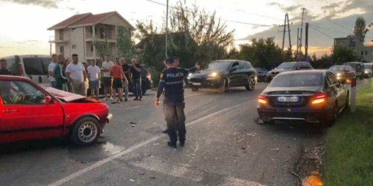 E FUNDIT/ Aksident i trefishtë në Lezhë, makinat përplasen “kokë më kokë”, dy persona…