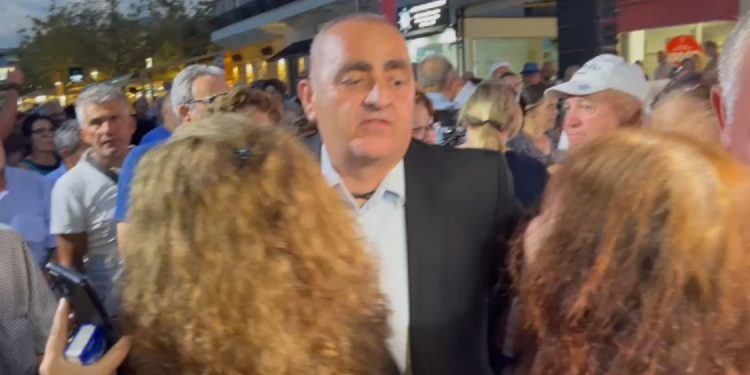 E FUNDIT/ Beleri festoi me fishekzjarr daljen nga burgu, ambasadorja greke i kërkon…