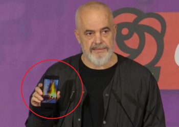 “Ma dërguan këtë!”/ Rama nxjerr telefonin dhe tregon çfarë ka ndodhur…