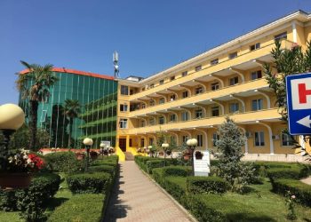 Mjekët e Sanatoriumit, ndërhyrje inovative/ Për herë të parë në Shqipëri kirurgjia…