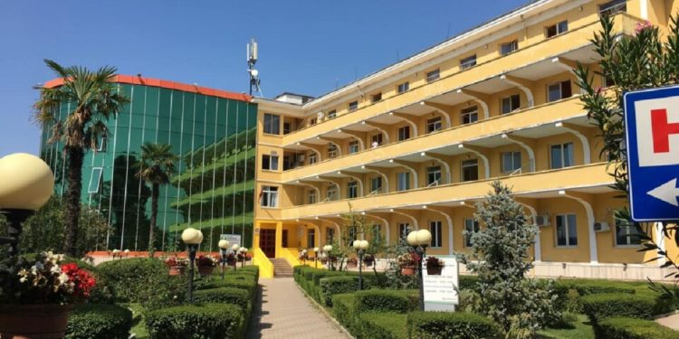 Mjekët e Sanatoriumit, ndërhyrje inovative/ Për herë të parë në Shqipëri kirurgjia…