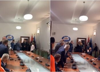 “Ik qërohu!”/ Plas keq sherri, Flamur Noka nuk ndalet! Shkul mikrofonin në…