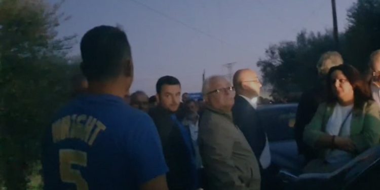 Plas sherri/ Qytetari thirrje militantëve: Na lini të kalojmë! Ç’punë kemi ne me hallet tuaja…