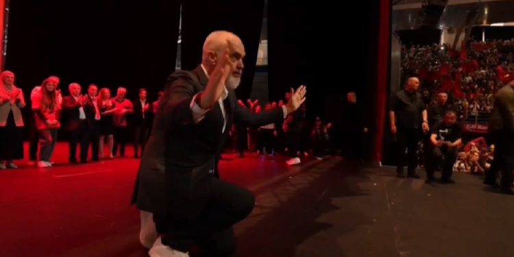 Edi Rama nuk ndalet! Tjetër takim me emigrantët në Greqi, këtë herë shkon në…