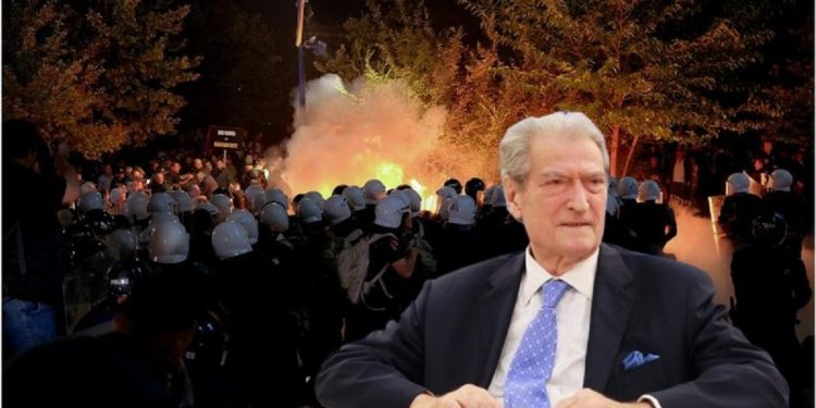 “Kaq janë, i braktisi populli”, reagimi i parë nga PS për protestën e dështuar të Berishës…
