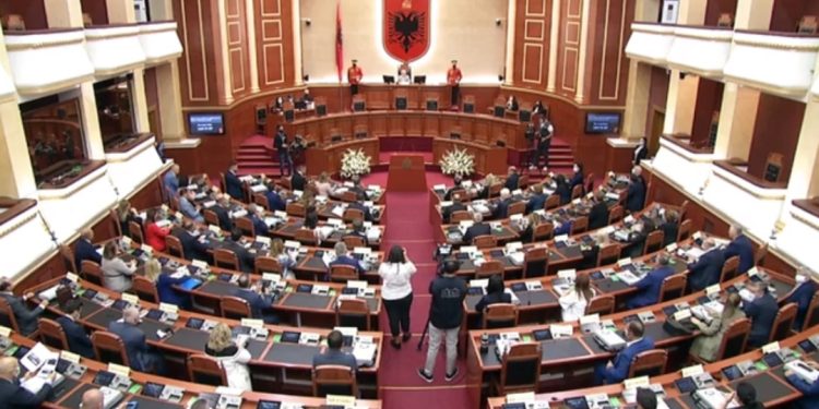 EMRAT/ Kush ishin socialistët që kërkuan përjashtimin e deputetëve të PD-së…