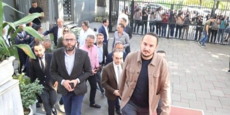Berisha kërkon të “ndezë” turmat para protestës: Pas 3 muajsh do na arrestojnë edhe…