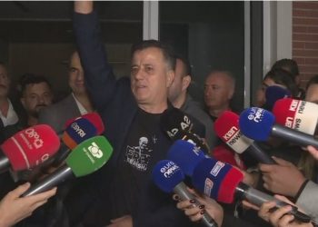 3 orë xhiro nëpër Tiranë/ Noka “tallet” me demokratët: Qeveria po dridhet nga frika…