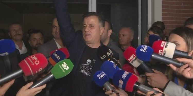 3 orë xhiro nëpër Tiranë/ Noka “tallet” me demokratët: Qeveria po dridhet nga frika…