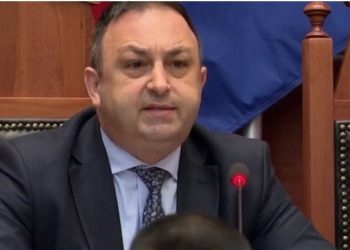 Kaosi/ Ministri i Brendshëm paralajmëron kallëzim penal ndaj deputetëve të PD-së…