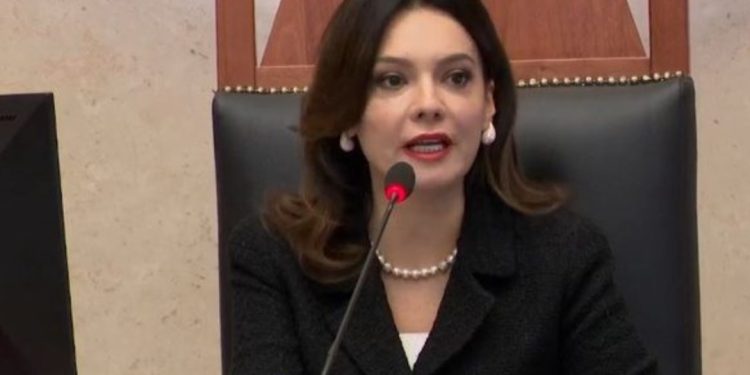 “Erë e rëndë benzine brenda në Kuvend”, Spiropali merr vendimin e fundit: Urgjent Garda…