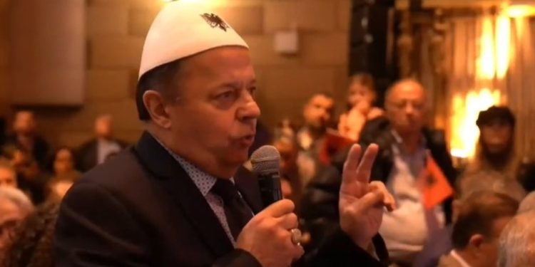 Me plis në kokë! Me dy gishta të ngritur, Shqiptari befason Edi Ramën në SHBA: Kam 50 vjet…