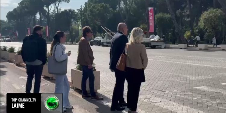 VIDEO/ Fredi Beleri vjen në Tiranë, qytetari i bën “pritë”: O vrasës! Ku më dole përpara…