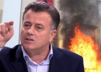 “Jeni dashuruar me Dumanin”, Flamur Noka zihet me gazetarët: O të mjerë…