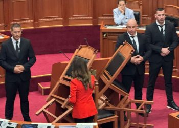 “SPAK do merret me ju!”, Spiropali: Erdhët në Kuvend me benzinë me vete…