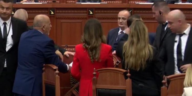 LAJM I FUNDIT/ Shkaktuan kaos, kush janë 2 deputetet e tjerë të PD që dënohen…