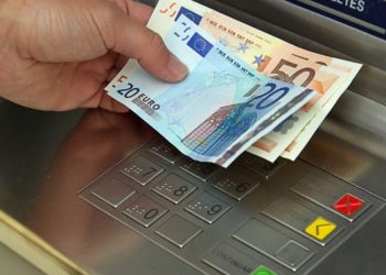 Euro nuk mban më! Si asnjëherë më parë, “tronditet” tregu valutor/ Kush përfiton…