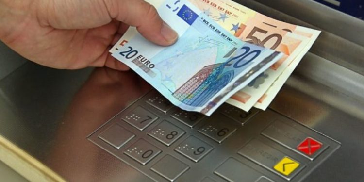 Euro nuk mban më! Si asnjëherë më parë, “tronditet” tregu valutor/ Kush përfiton…