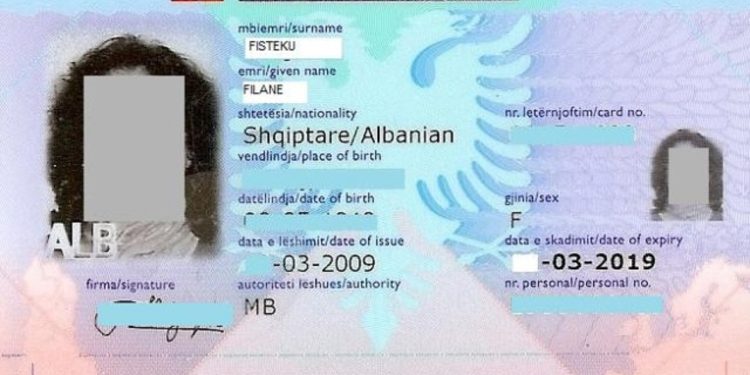 A e dini pse nuk mund të qeshni në fotot për pasaportë? Do habiteni!