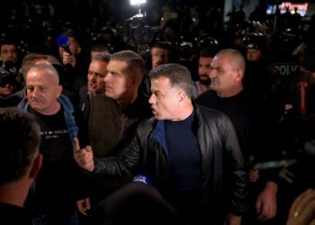FNSH në gatishmëri, Noka kërcënon policët: O banditë, s’do gjeni vend ku të futeni…