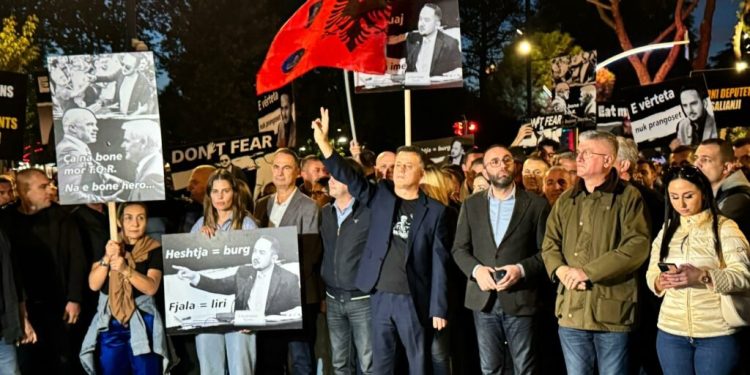 “Rumpalla” e bllokimit të rrugëve/ 16 deputetë të PD përfundojnë në SPAK, kush janë EMRAT
