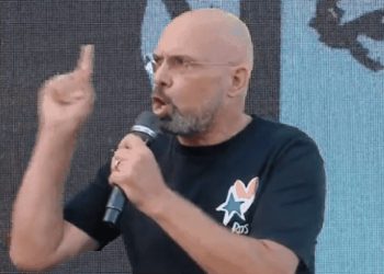 Ylli Manjani qan hallin e politikanëve të arrestuar: “Shqipëria është kthyer në burg…