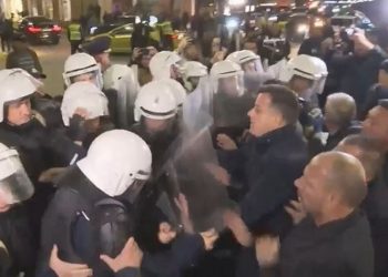 LAJM I FUNDIT/ Noka dhe Mziu përplasen me policinë, shtyjnë dhe dhunojnë…