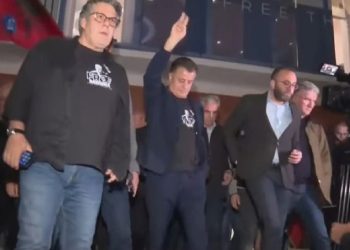 Merr fund “rumpalla” e bllokimit të rrugëve/ Mbi 50 të shoqëruar në Polici, deputetë të PD…