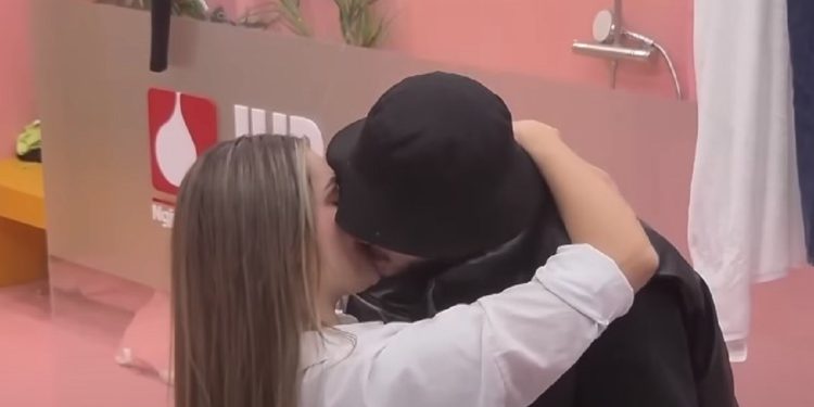 Ndodh puthja e shumëpritur: Një moment i “zjarrtë” në Big Brother VIP Kosova (VIDEO)