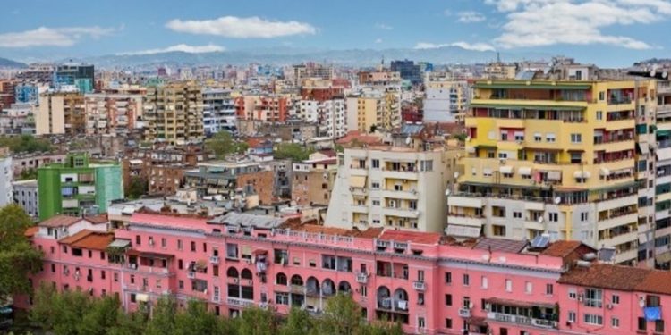 E FUNDIT/ Nuk do ta besojë askush! Ja sa banesa bosh ndodhen në pallatet e Tiranës…