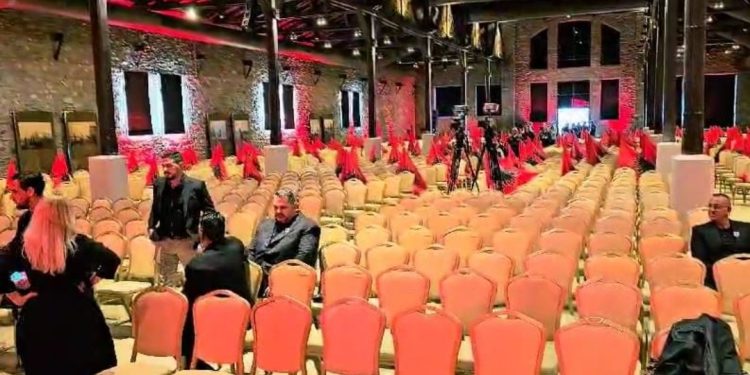 Rama në Greqi, pse po kryhen kontrolle për eksploziv?! Bie në sy qeni që kontrollon…